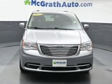 Used 2015 Chrysler Town & Country Touring image 3