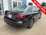 Used 2017 Volkswagen Jetta SE image 5