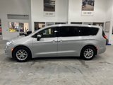 Used 2023 Chrysler Pacifica Touring-L image 4