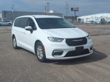 Used 2023 Chrysler Pacifica Touring-L image 3