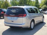 Used 2021 Chrysler Pacifica Touring-L image 4