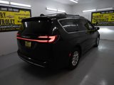 Used 2022 Chrysler Pacifica Touring-L image 4