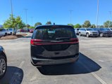 Used 2023 Chrysler Pacifica Touring-L image 2