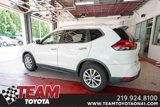 Used 2017 Nissan Rogue SV image 2