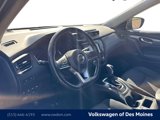 Used 2019 Nissan Rogue SV image 2