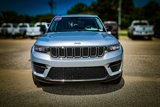 Used 2023 Jeep Grand Cherokee Laredo image 2