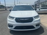 Used 2025 Chrysler Pacifica Select image 2