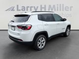 New 2025 Jeep Compass Latitude image 5