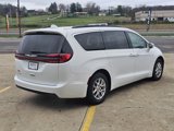 Used 2022 Chrysler Pacifica Touring-L image 5