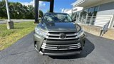 Used 2018 Toyota Highlander XLE image 3