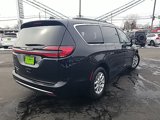 Used 2022 Chrysler Pacifica Touring-L image 6