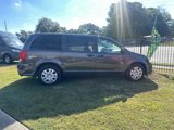 Used 2019 Dodge Grand Caravan SE w/ UConnect Hands-Free Group image 2