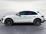 Certified 2022 Porsche Macan image 2