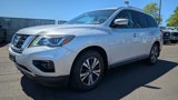 Used 2017 Nissan Pathfinder SV image 3