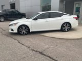 Used 2021 Nissan Altima 2.5 SR w/ SR Premium Package image 2