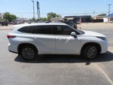 Used 2022 Toyota Highlander Platinum image 4