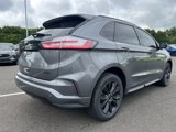 Certified 2022 Ford Edge SE w/ Black Appearance Package image 5
