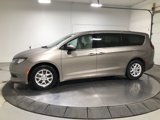 Used 2017 Chrysler Pacifica Touring image 4