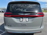 Used 2022 Chrysler Pacifica Touring-L image 5