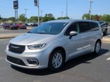 Used 2023 Chrysler Pacifica Touring-L image 4