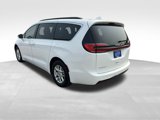 Used 2022 Chrysler Pacifica Touring-L image 4