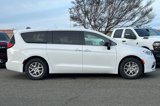 New 2025 Chrysler Pacifica Select image 3