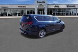 New 2025 Chrysler Pacifica Select image 3