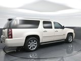 Used 2011 GMC Yukon XL Denali image 3