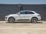 Certified 2022 Porsche Macan image 2