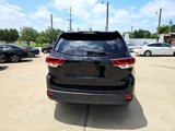 Used 2019 Toyota Highlander SE image 3