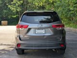 Used 2018 Toyota Highlander LE image 2