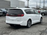 Certified 2022 Chrysler Pacifica Touring-L image 4