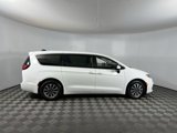 Certified 2023 Chrysler Pacifica Touring-L image 5