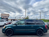 Used 2009 Chrysler Town & Country Touring image 2