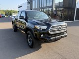 Used 2016 Toyota Tacoma TRD Off-Road image 2