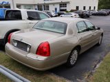 Used 2004 Lincoln Town Car Signature image 4