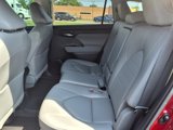 Used 2023 Toyota Highlander XLE image 5