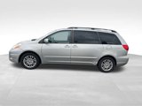 Used 2010 Toyota Sienna XLE image 4