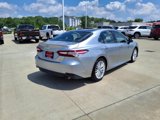 Used 2018 Toyota Camry XLE image 3
