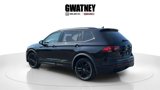 Used 2022 Volkswagen Tiguan SE R-Line image 5