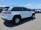 Used 2023 Jeep Grand Cherokee Laredo image 2
