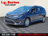 Used 2020 Chrysler Pacifica Touring-L image 3