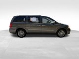 Used 2016 Chrysler Town & Country Touring-L w/ Driver Convenience Group image 4