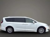Used 2019 Chrysler Pacifica Touring-L image 4