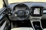 Used 2022 Volvo XC40 T4 Momentum w/ Premium Package image 4