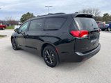 Used 2020 Chrysler Pacifica Touring-L image 3