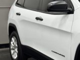 Used 2016 Jeep Cherokee Sport image 4