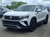 Certified 2022 Volkswagen Taos SE w/ Panoramic Sunroof Package image 2