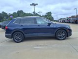 Used 2022 Volkswagen Tiguan SE image 2