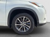 Used 2018 Toyota Highlander SE image 2